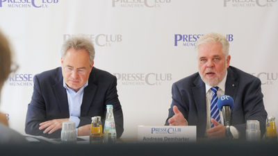 Fragen der Pressevertreter